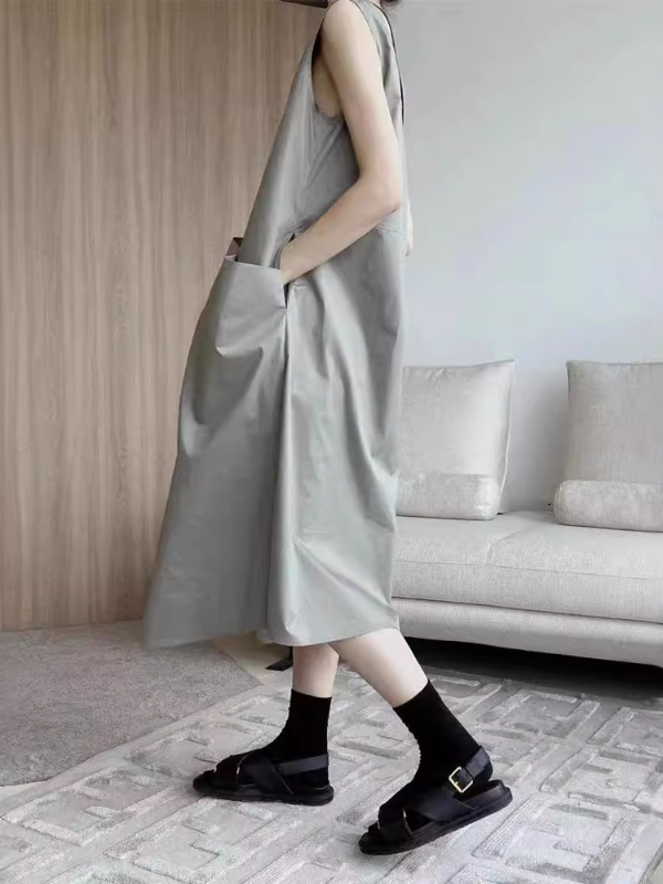 V-neck design loose slim vest dress sleeveless dress girlgard V-neck design loose slim vest dress sleeveless dress girlgard