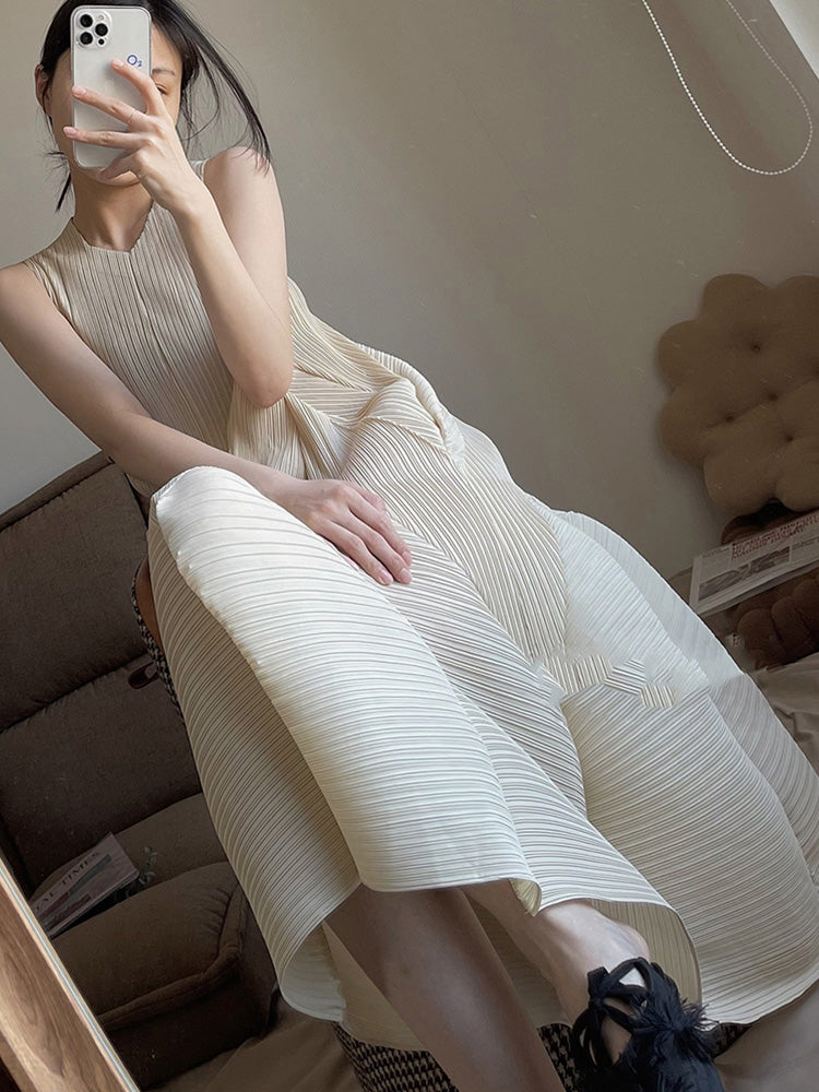 Casual Sleeveless Pleated Solid Color Round-Neck Midi Dresses