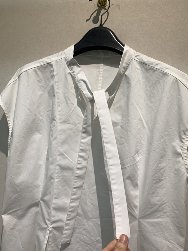 Original Slit Sleeveless Shirt Top