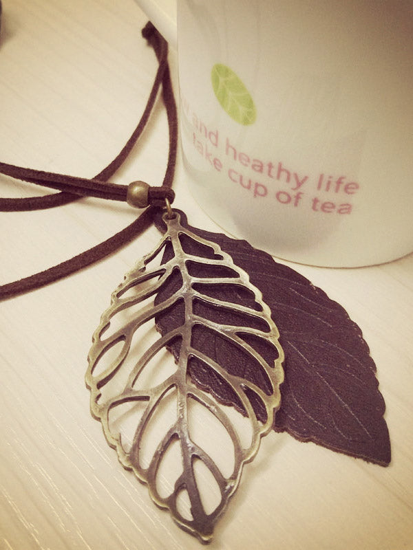 Vintage Alloy Hollow Leaf Necklace
