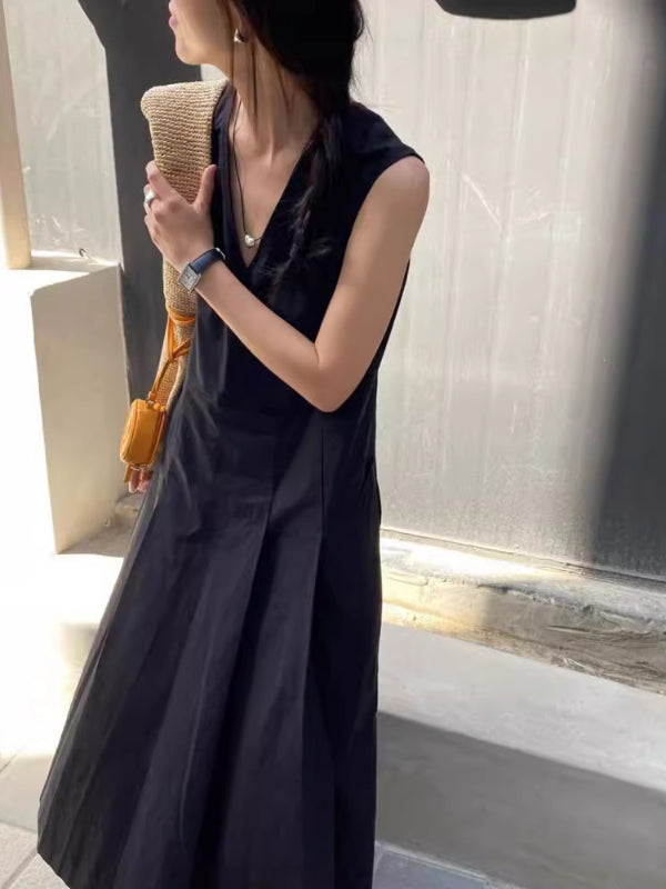 Retro large V-neck pleated design loose and versatile niche sleeveless dress