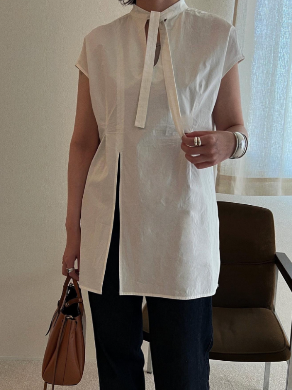 Original Slit Sleeveless Shirt Top