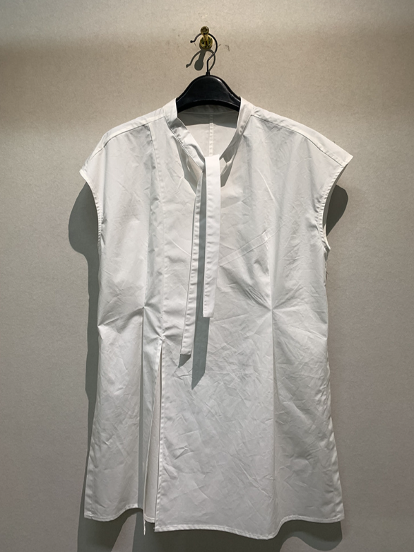 Original Slit Sleeveless Shirt Top